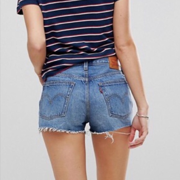 Levi's Pants - Levi’s 501 Mid Rise Non Stretch Original Short🎀